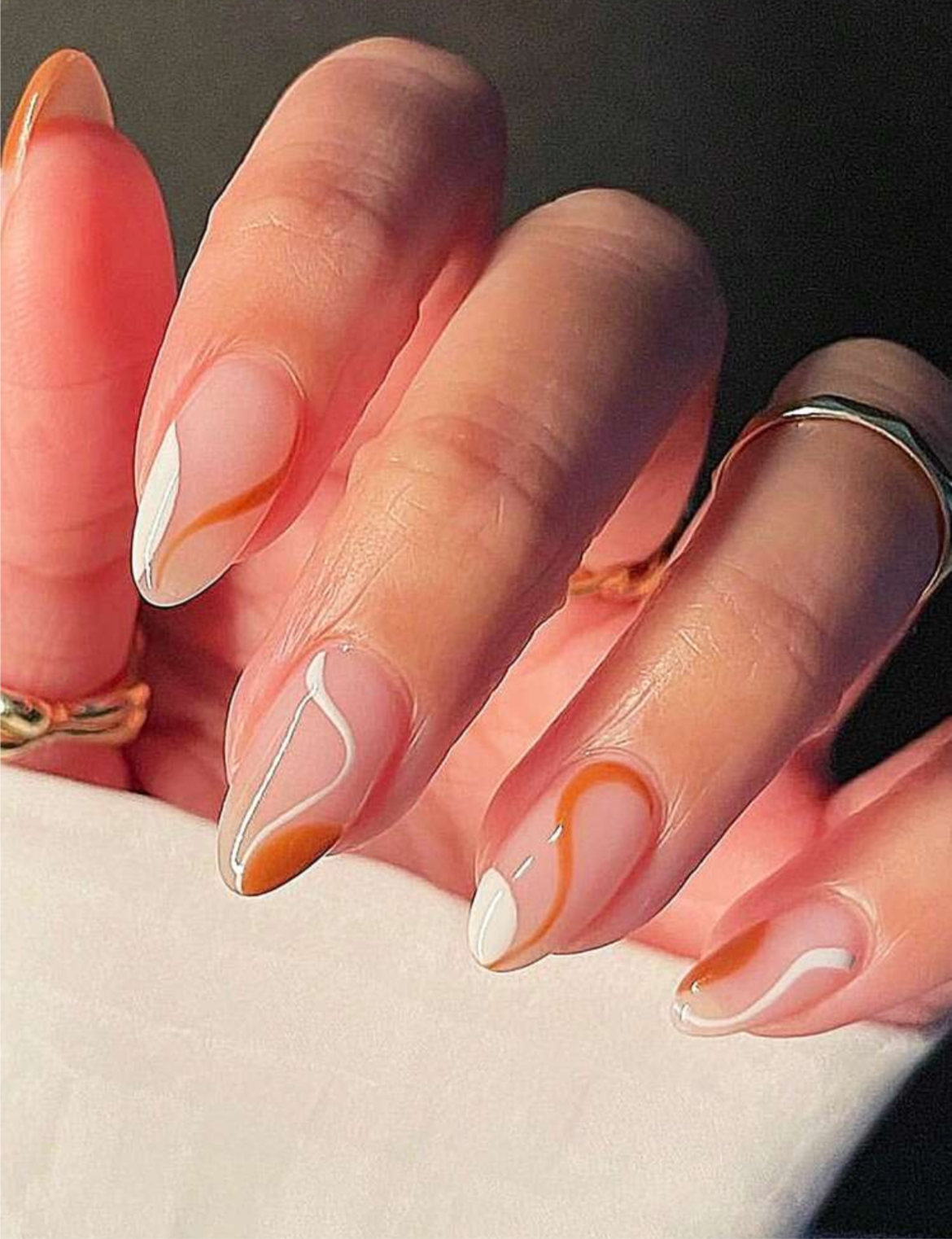 24 pièces Ongles blancs français moyen en forme d'amande à enclencher inclut une lime à ongles et un adhésif en gelée