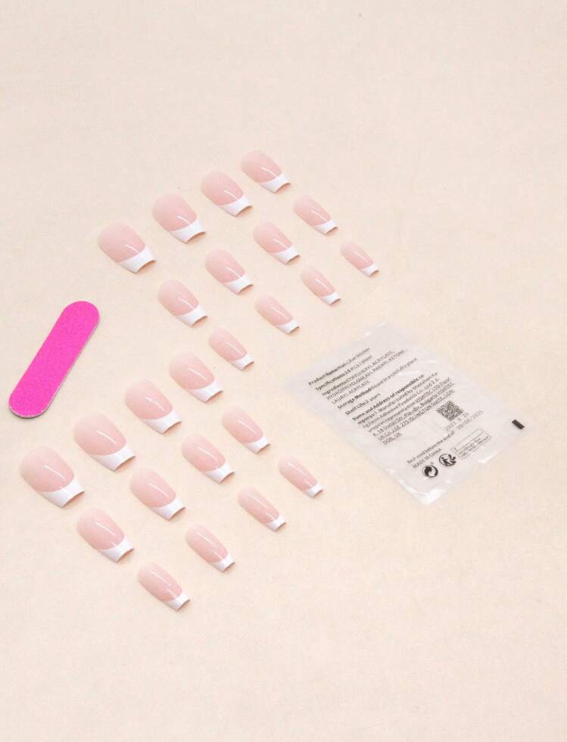 24 pièces Ongles artificiels simples, courts