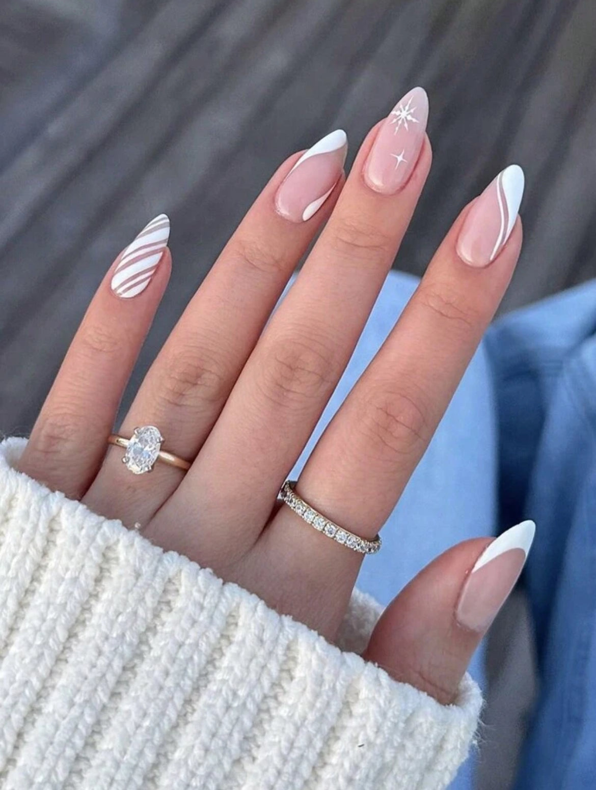 24 pièces Ongles blancs français moyen en forme d'amande à enclencher inclut une lime à ongles et un adhésif en gelée