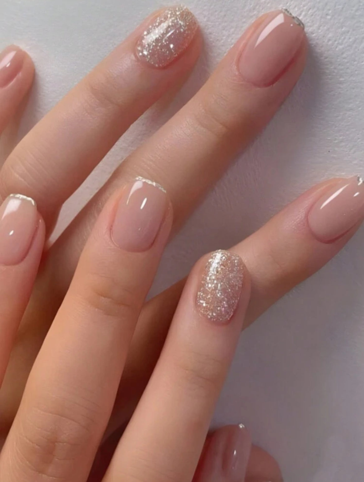 24 pièces de faux ongles de forme ovale courte