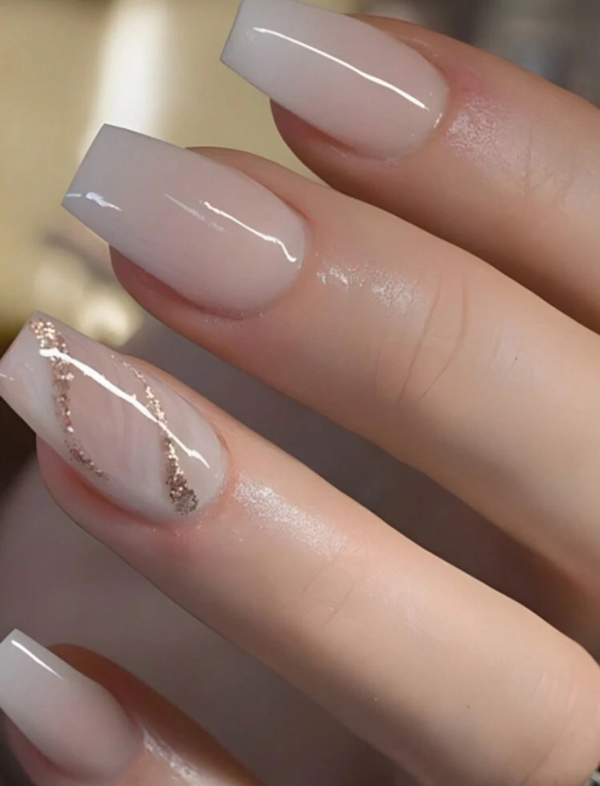 24 pièces de faux ongles de forme ovale courte