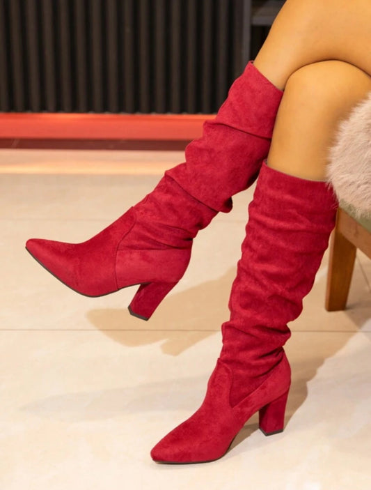 Bottes mince plissées noires au-dessus du genou