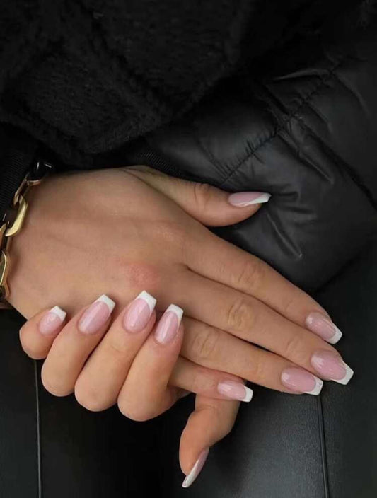 24 pièces Ongles artificiels simples, courts